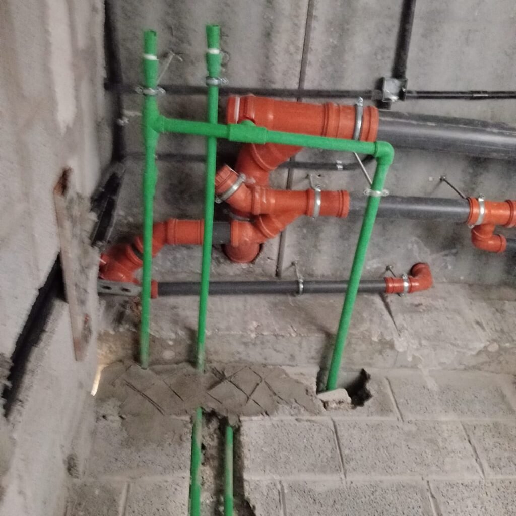 سباك كهربائي بالخرج